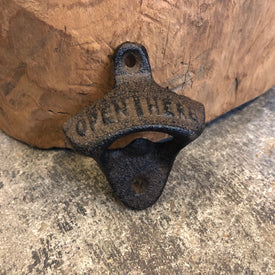 Man cave - Flessenopener Muur